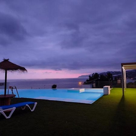 Piso de lujo en la playa de un pueblo de Granada con piscina infiniti, yacuzzi en la piscina, tumbonas privadas y mucho más Melicena Exterior foto