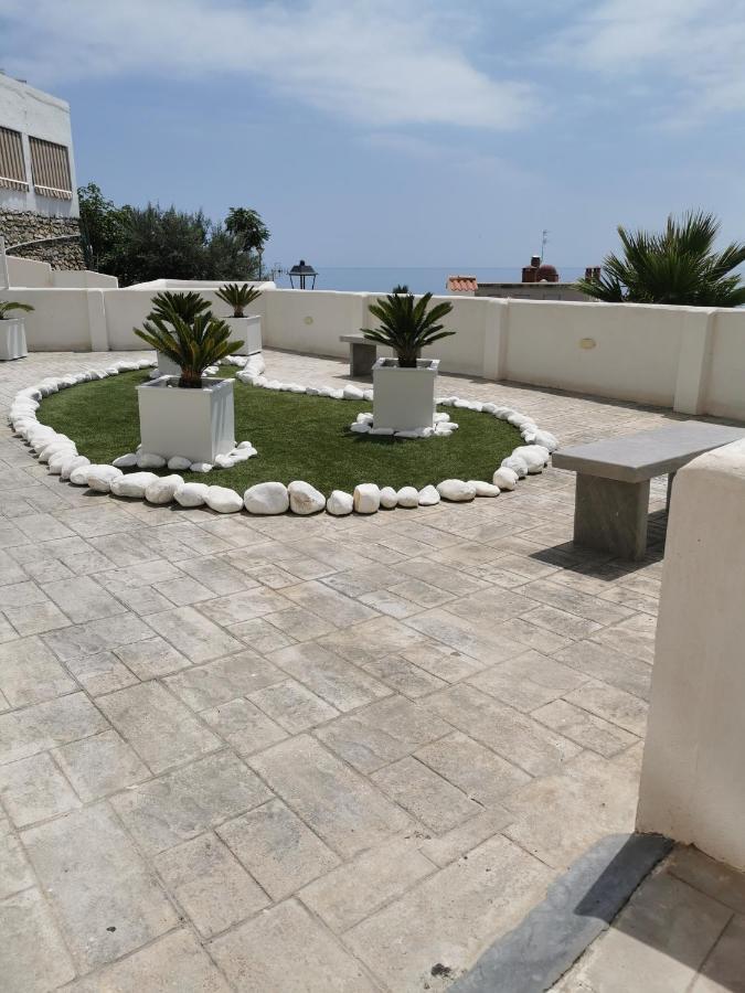 Piso de lujo en la playa de un pueblo de Granada con piscina infiniti, yacuzzi en la piscina, tumbonas privadas y mucho más Melicena Exterior foto